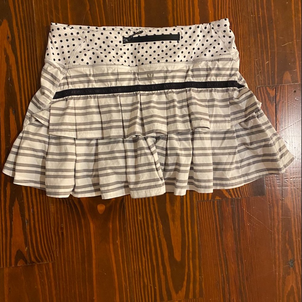 Black/White Lululemon Shirt Size 6